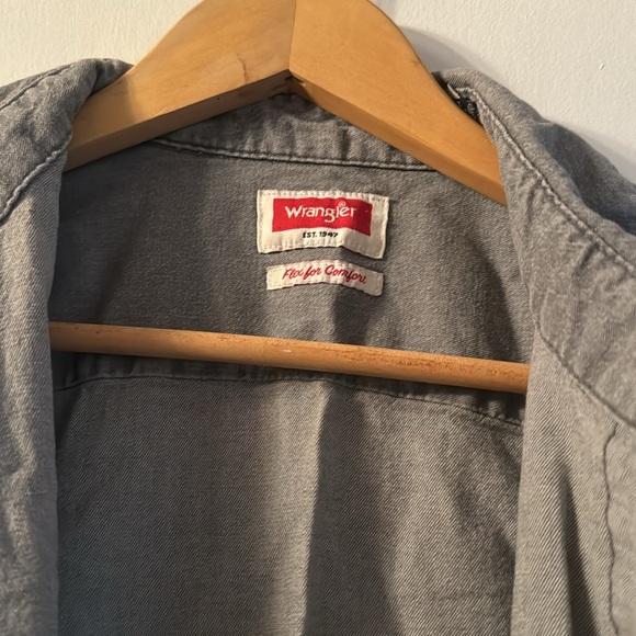 Men’s button down - Picture 2 of 2